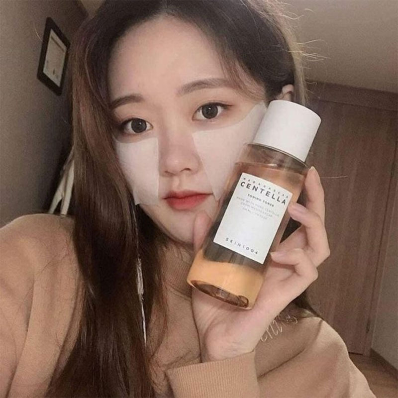 تونر تسکین دهنده و ترمیم کننده سنتلا Centella ماداگاسکار اسکین 1004 مدل Toning Toner حجم 400ml