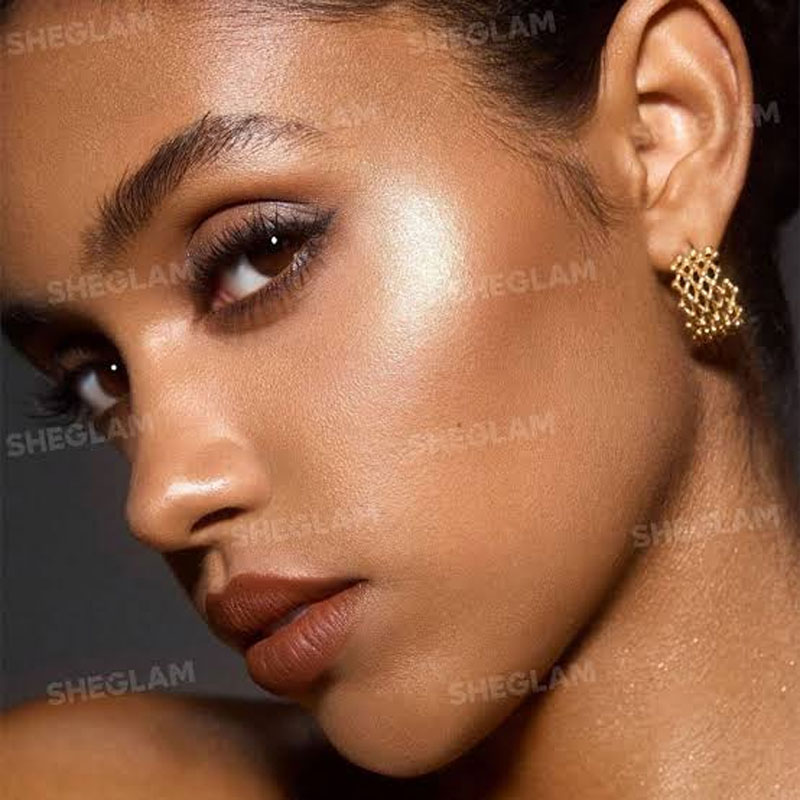 اسپری فیکساتور شاین دار شیگلم Sheglam مدل Light Me Up Luminous Setting Spray