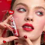 رژلب آبرسان شیگلم از کالکشن هلو کیتی رنگ Love Letter - Image 3