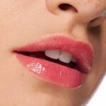 لیپ گلاس حجم دهنده براق اسنس Essence مدل Chili Bomb Shiny Lip gloss رنگ Strawberry Salsa حجم 10ml