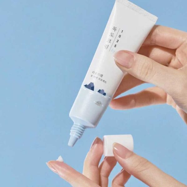 تخفیف ویژه کرم دور چشم مرطوب کننده راند لب Round Lab مدل 1025 Dokdo Eye Cream حجم 30ml