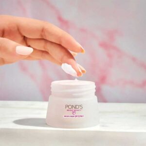 کرم سرم روشن‌ کننده حاوی ضد آفتاب SPF15 پوندز Ponds مدل Bright Beauty