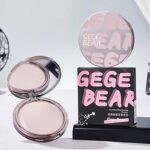 پودر فیکس فشرده جی جی بیر Gege Bear مدل Feathery Mist Setting Powder