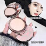 پودر فیکس فشرده جی جی بیر Gege Bear مدل Feathery Mist Setting Powder