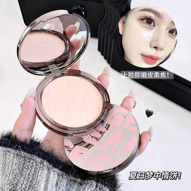 پودر فیکس فشرده جی جی بیر Gege Bear مدل Feathery Mist Setting Powder