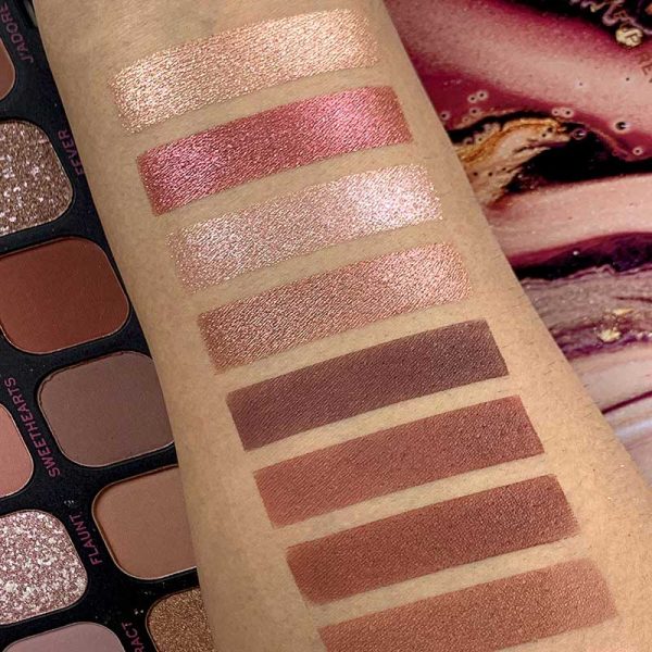 پالت سایه 18 رنگ رولوشن Revolution مدل Forever Flawless رنگ Allure